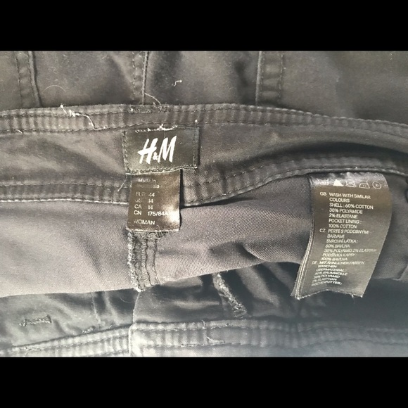 Black H&M shorts size 14 - Picture 2 of 4